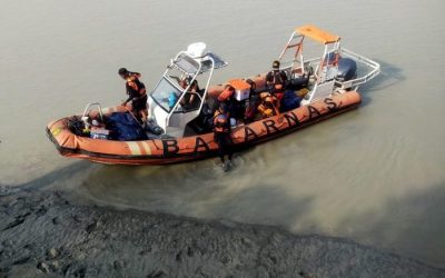Tim SAR Merauke melakukan pencarian ABK kapal yang jatuh ke laut. (Foto : Istimewa)