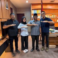 Foto bersama Wakil Bupati Halmahera Utara, Kasman Hi. Ahmad dan perwakilan PLN UIP MPA. (Foto : Istimewa)