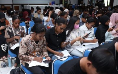 Rangkaian THRIVE Goes to Universitas Cenderawasih berlanjut melalui sesi Career Talks yang mengajak mahasiswa mengenal perjalanan membangun karier sekaligus mempersiapkan diri menghadapi dunia kerja. (Foto : Dok Telkomsel)