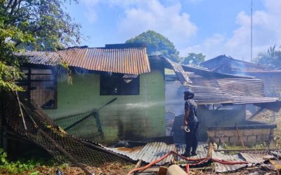 Diduga kosrleting, rumah prajurit Kodam Cenderawasih terbakar. (Foto : Istimewa)