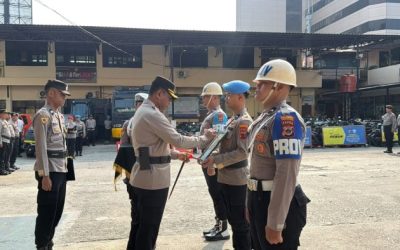 Polresta Jayapura Kota melaksanakan upacara Pemberhentian Tidak Dengan Hormat (PTDH) terhadap salah satu personelnya bernama Briptu DBR (Eks Brigadir Polsek Jayapura Selatan)