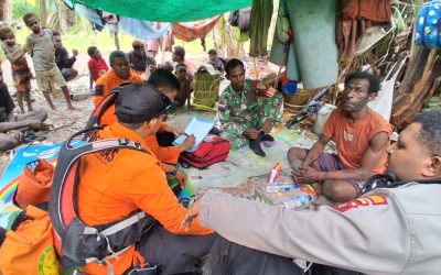 Tim SAR gabungan (Basarnas Merauke, Polsek Kimaam, Koramil Kimaam, serta pihak keluarga dan masyarakat setempat) akhirnya berhasil menemukan Tinus Waniko Samkakai, warga Kampung Mooi yang dilaporkan hilang saat berburu di Hutan Mooi, Distrik Waan, Kabupaten Merauke, Provinsi Papua Selatan sejak Sabtu, 3 Oktober 2026.