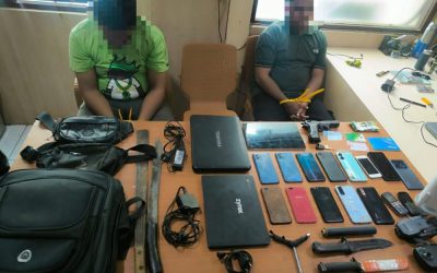 Satgas Kepolisian Operasi Damai Cartenz-2026 bersama Polda Papua mengamankan dua pria berinisial RS (37) dan SW (33) dalam pengembangan penyidikan dugaan jaringan distribusi senjata api dan amunisi ilegal di Perumnas III Waena, Kota Jayapura, Papua, Kamis , 15 Oktober 2026 sekitar pukul 10.30 WIT.