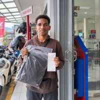 Dapat jas hujan secara gratis setelah melakukan servis motor Honda.